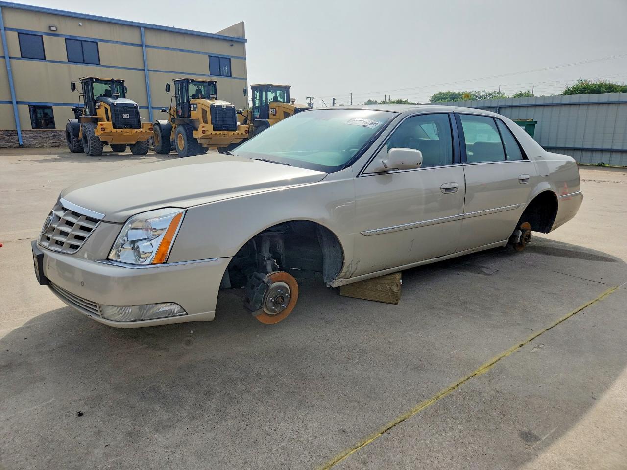 2011 Cadillac DTS Premium Collection, VIN 1G6KH5E69BU148397 — Frame damage