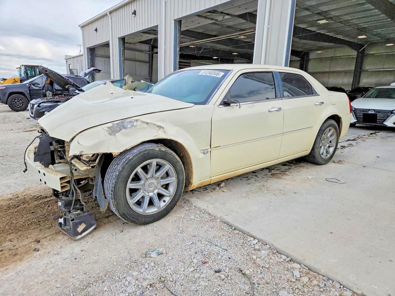 2005 Chrysler 300 C, VIN 2C3JA63H35H664824 — Перед