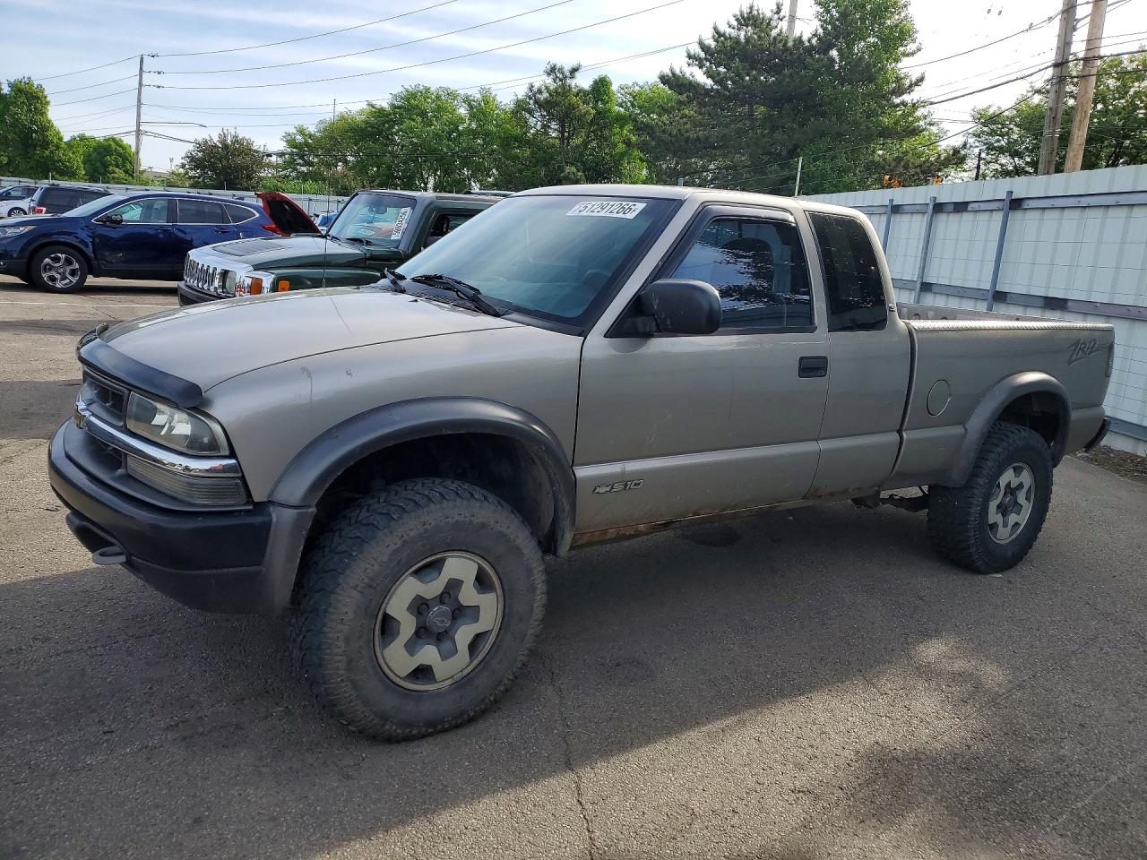 2000 Chevrolet S-10 LS ZR2, VIN 1GCCT19W7Y8292485 — Rear end