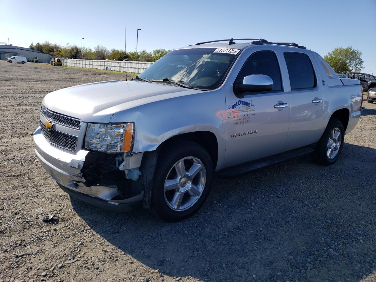 2013 Chevrolet Avalanche LT, VIN 3GNMCFE06DG374853 — Front end