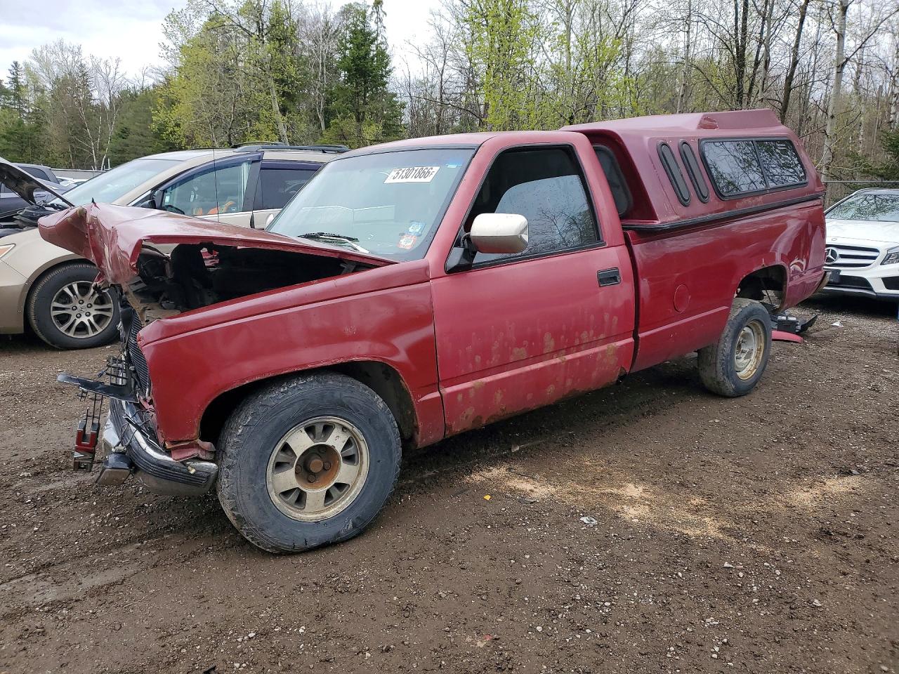 1992 GMC Sierra 1500, VIN 1GTEC14H6NE541938 — Front end