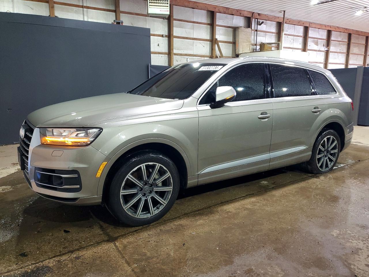 2017 Audi Q7 Premium Plus, VIN WA1LAAF72HD036033 — Minor dents and scratches