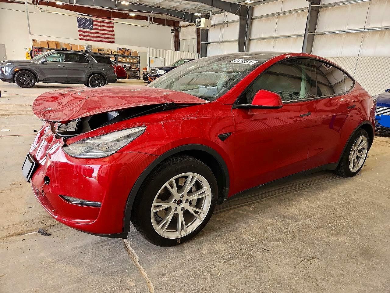 2020 Tesla Model Y Long Range, VIN 5YJYGDEE7LF047462 — Front end