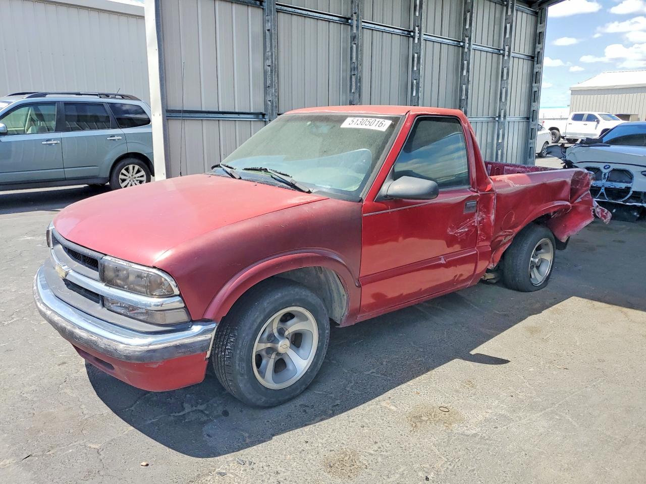 2000 Chevrolet S-10 LS, VIN 1GCCS1441YK145672 — Side