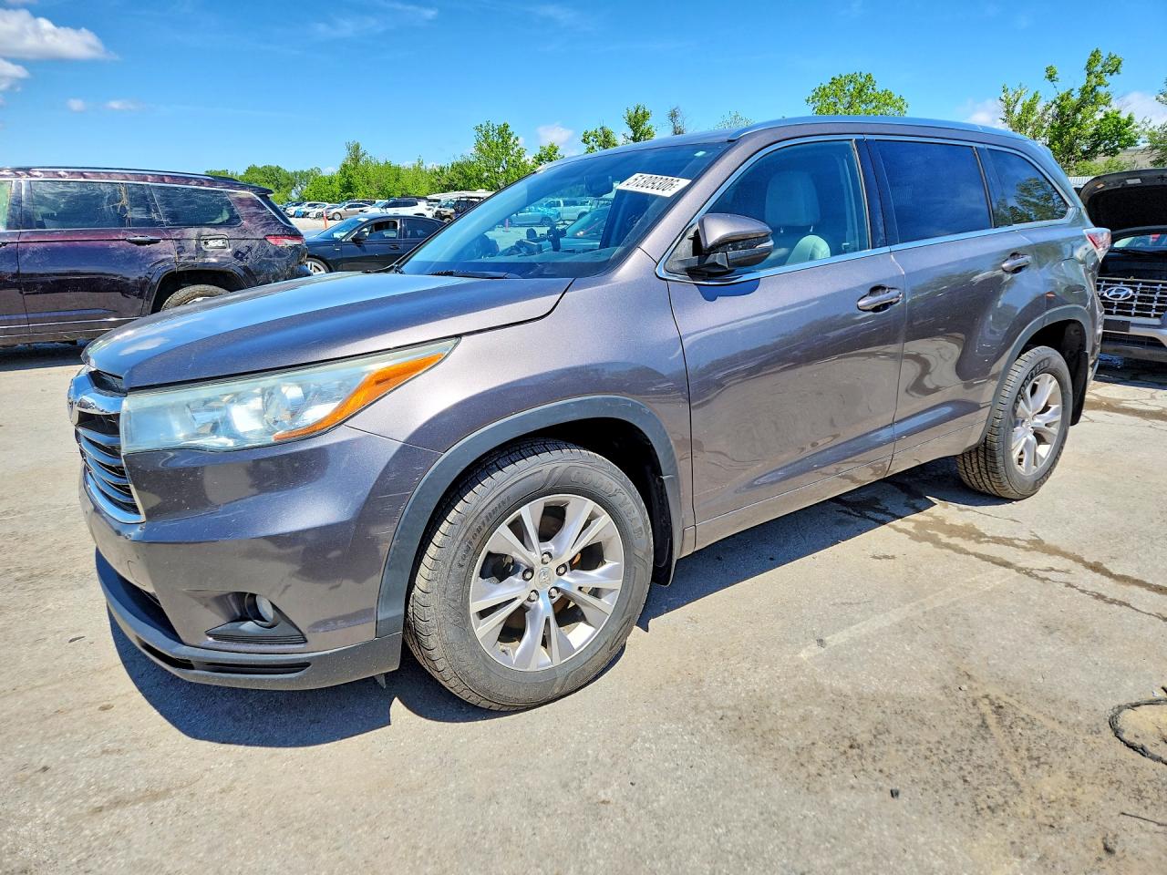 2015 Toyota Highlander XLE, VIN 5TDJKRFH0FS224522 — Front end
