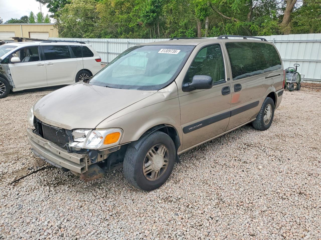 2004 Chevrolet Venture LS, VIN 1GNDX03E24D122644 — Front end
