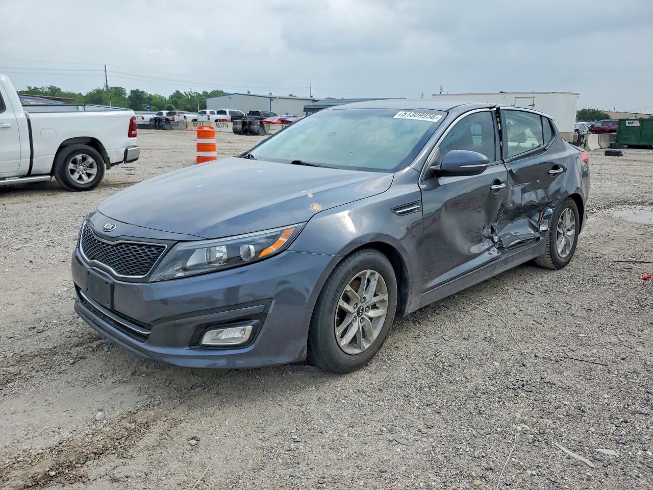 2015 Kia Optima LX, VIN KNAGM4A77F5647140 — Side