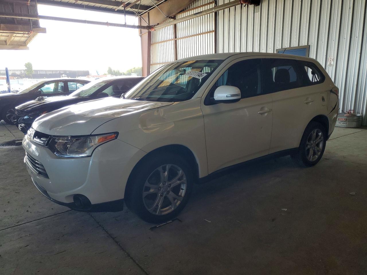 2014 Mitsubishi Outlander SE, VIN JA4AZ3A35EZ007446 — Vandalism