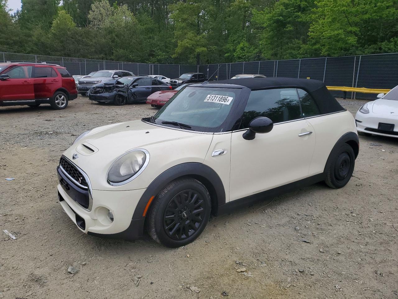 2016 MINI Convertible S, VIN WMWWG9C56G3C22276 — Перед