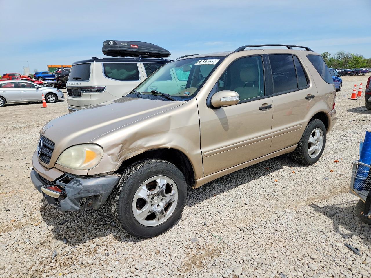 2004 Mercedes-Benz M 350, VIN 4JGAB57EX4A502703 — Front end