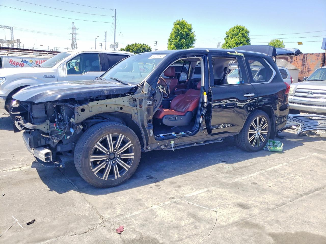 2018 Lexus LX 570, VIN JTJHY7AX1J4255800 — Front end