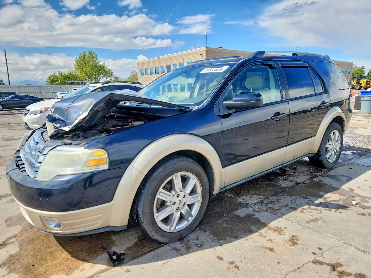 2008 Ford Taurus X Eddie Bauer, VIN 1FMDK07W28GA13787 — Front end