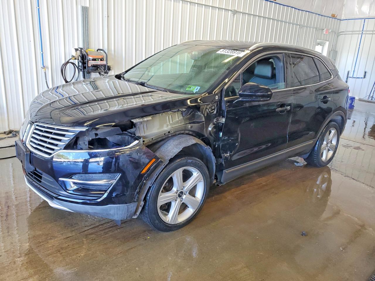 2017 Lincoln MKC Premiere, VIN 5LMCJ1D91HUL44443 — Side