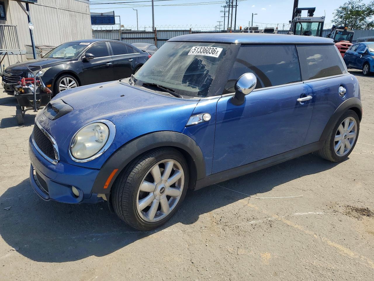 2008 MINI Hardtop S, VIN WMWMF73518TV39489 — Перед