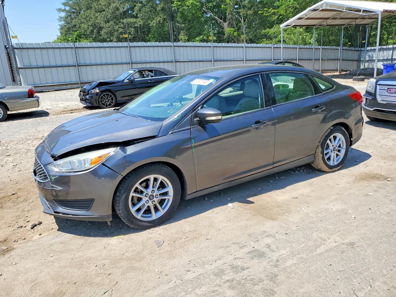 2015 Ford Focus SE, VIN 1FADP3F2XFL273046 — Front end