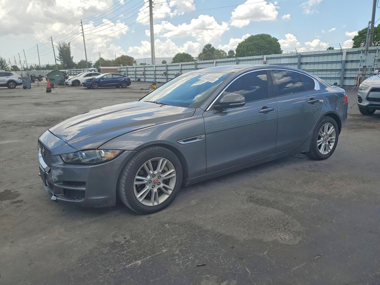 2018 Jaguar XE 25t Premium, VIN SAJAD4FX7JCP28761 — Front end