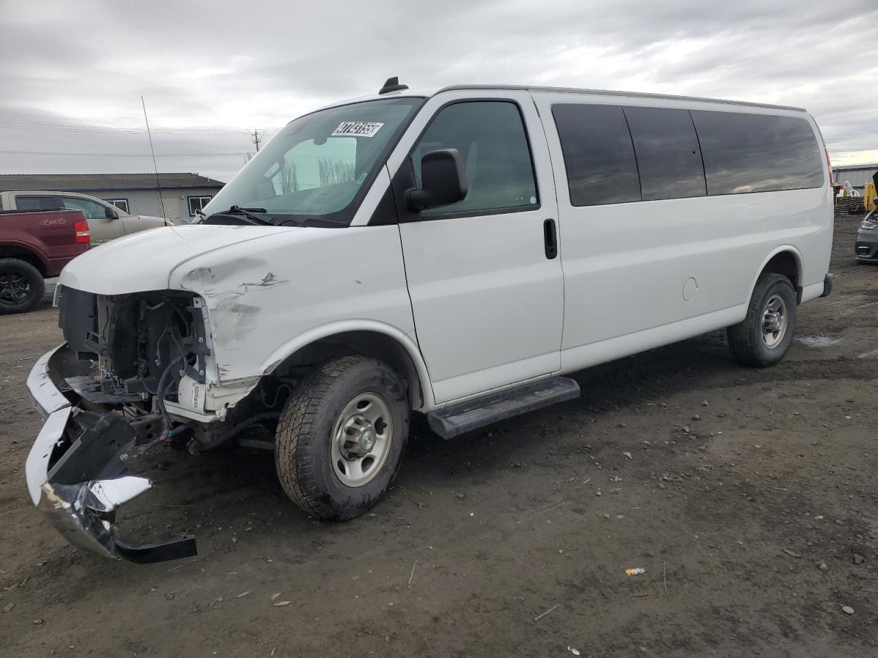 2020 Chevrolet Express Passenger LT, VIN 1GAZGPFG5L1211055 — Front end