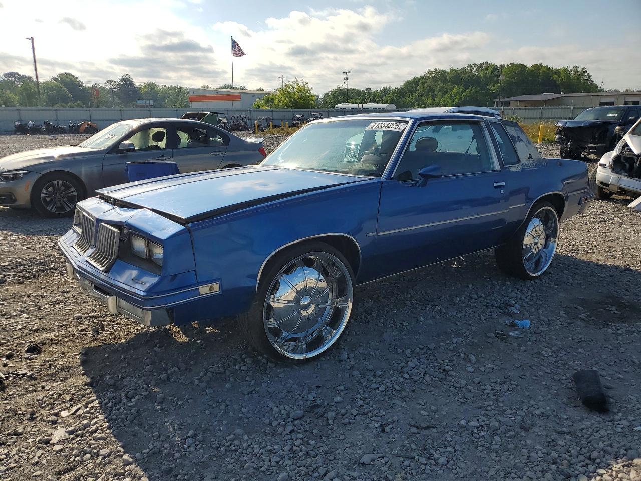 1983 Oldsmobile Cutlass Supreme, VIN 1G3AR47A9EM395635 — Перед