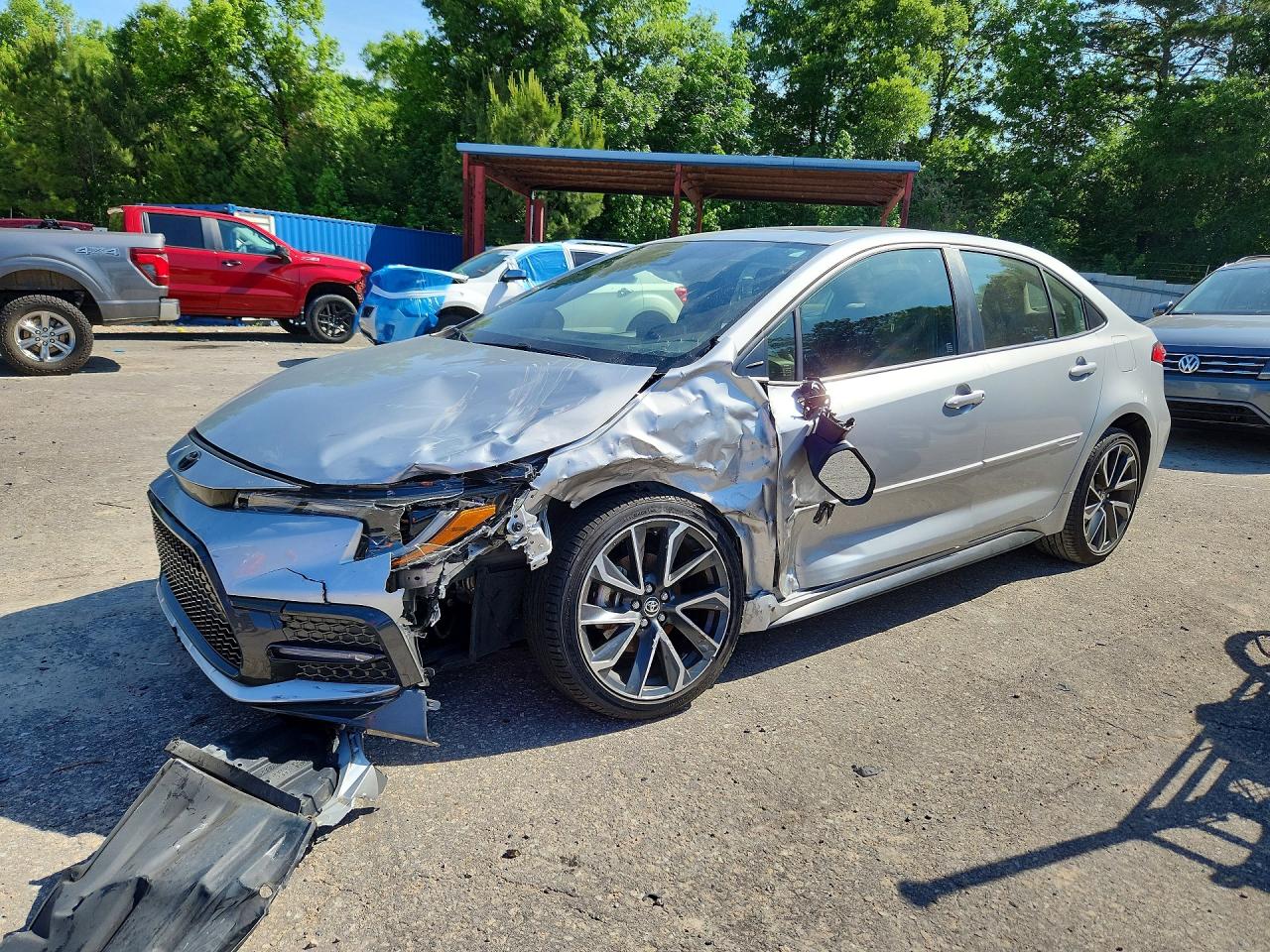 2021 Toyota Corolla SE, VIN JTDM4MCE6MJ064645 — Front end