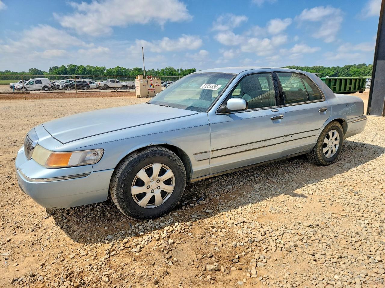 2000 Mercury Grand Marquis GS, VIN 2MEFM74W2YX627882 — Minor dents and scratches