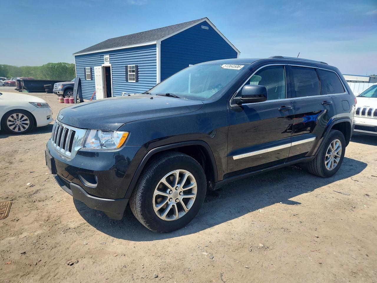 2013 Jeep Grand Cherokee Laredo, VIN 1C4RJFAG4DC642129 — Minor dents and scratches