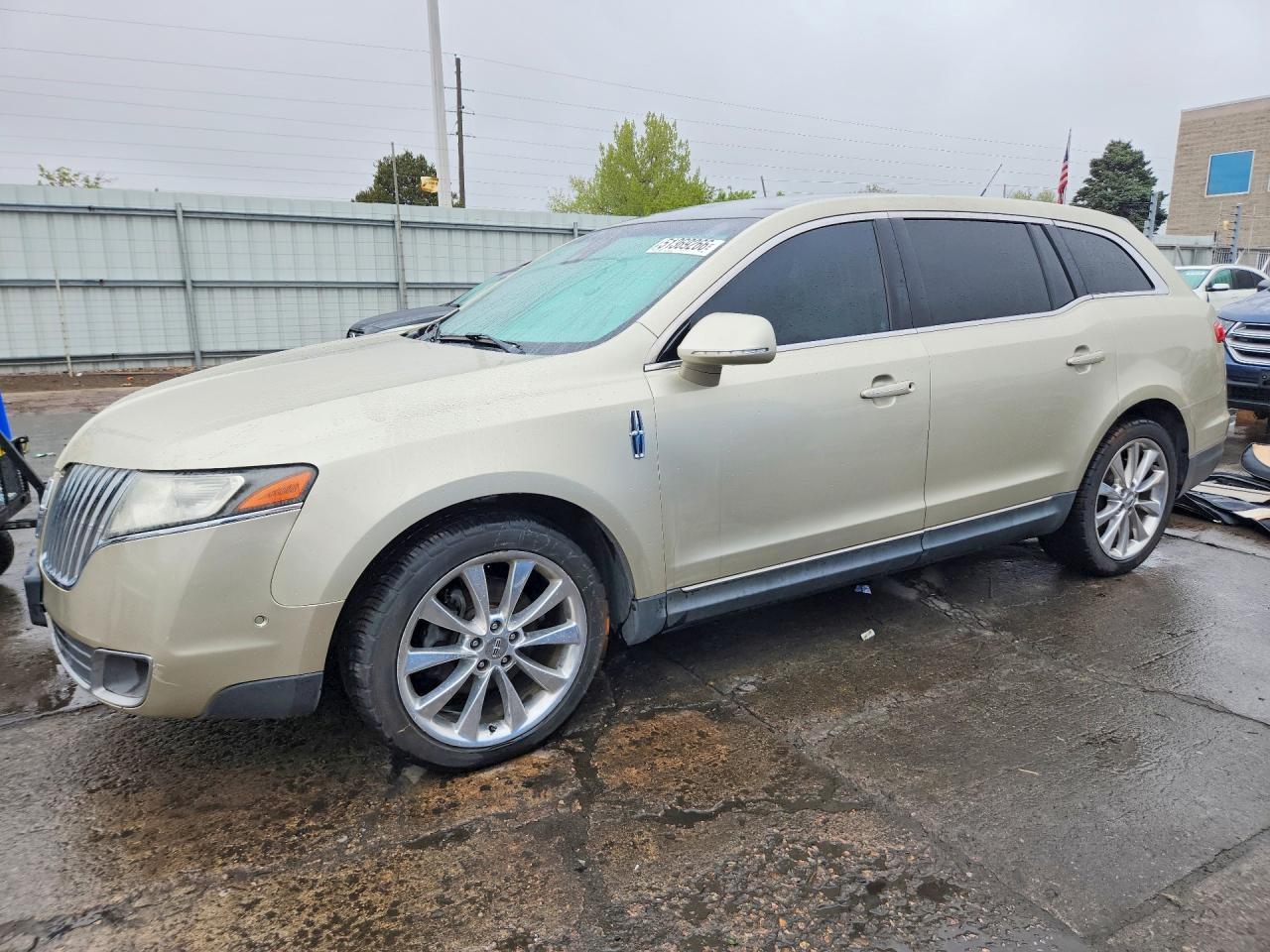 2011 Lincoln MKT EcoBoost, VIN 2LMHJ5AT9BBJ52253 — Side