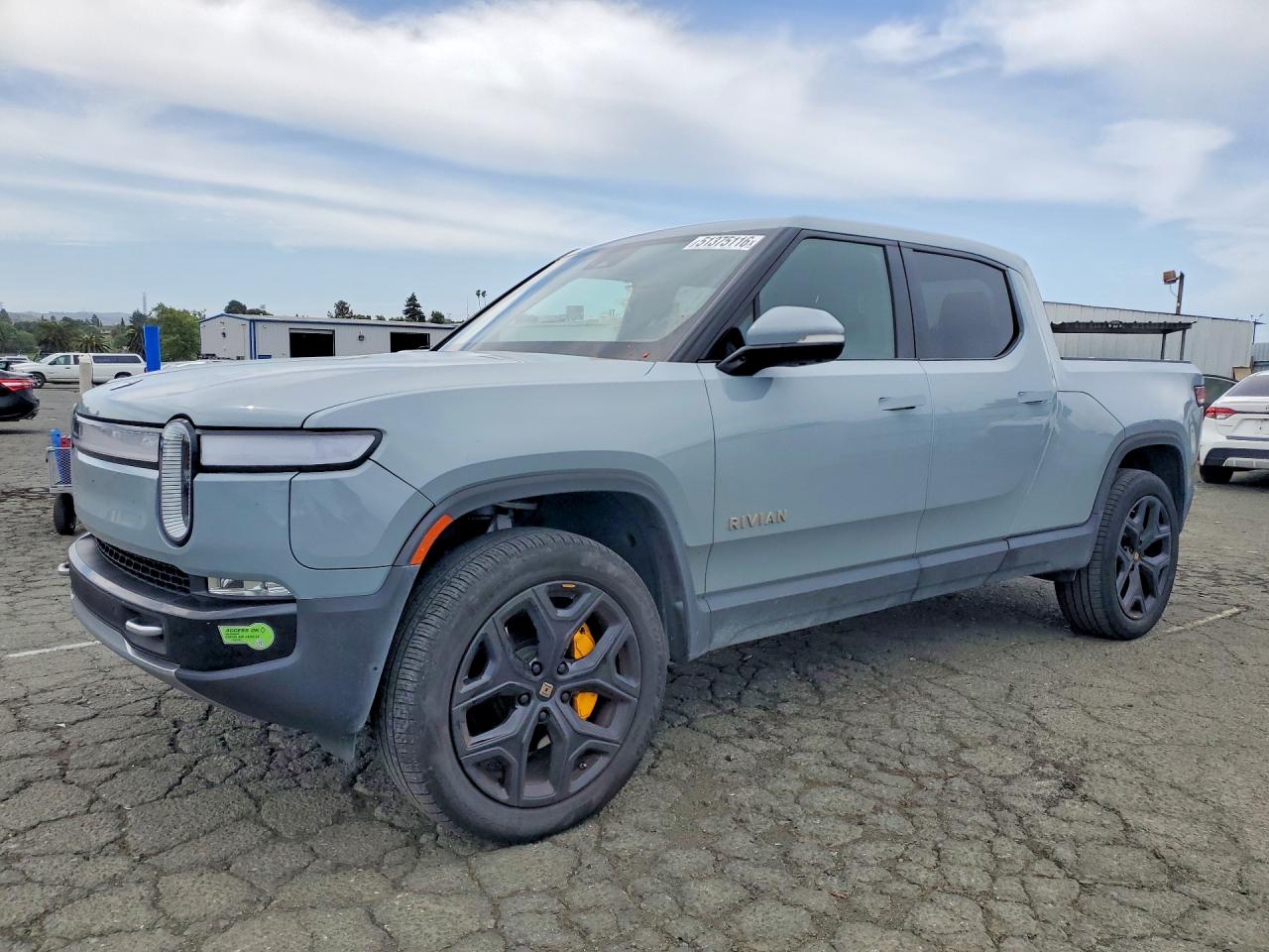 2023 Rivian R1T Adventure, VIN 7FCTGAAA6PN024073 — Rear end