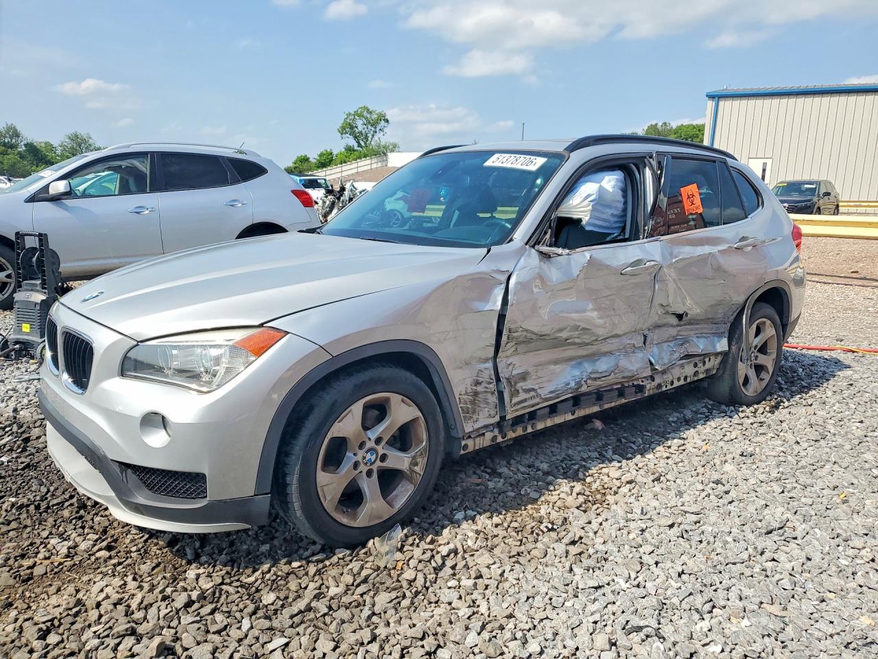 2015 BMW X1 sDrive28i, VIN WBAVM1C55FV318311 — Side