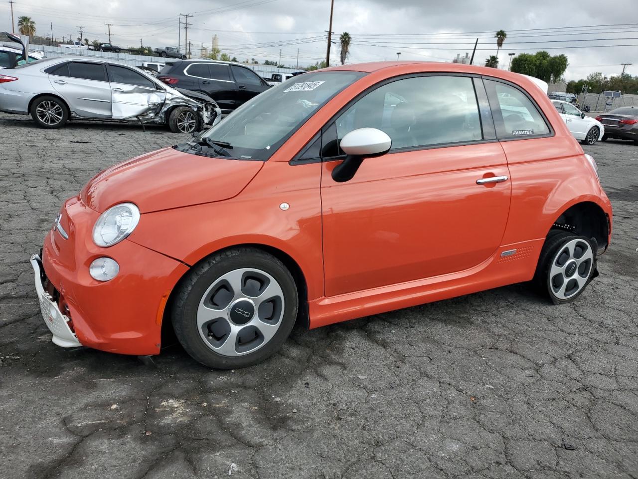 2015 FIAT 500e, VIN 3C3CFFGE1FT507277 — Front end