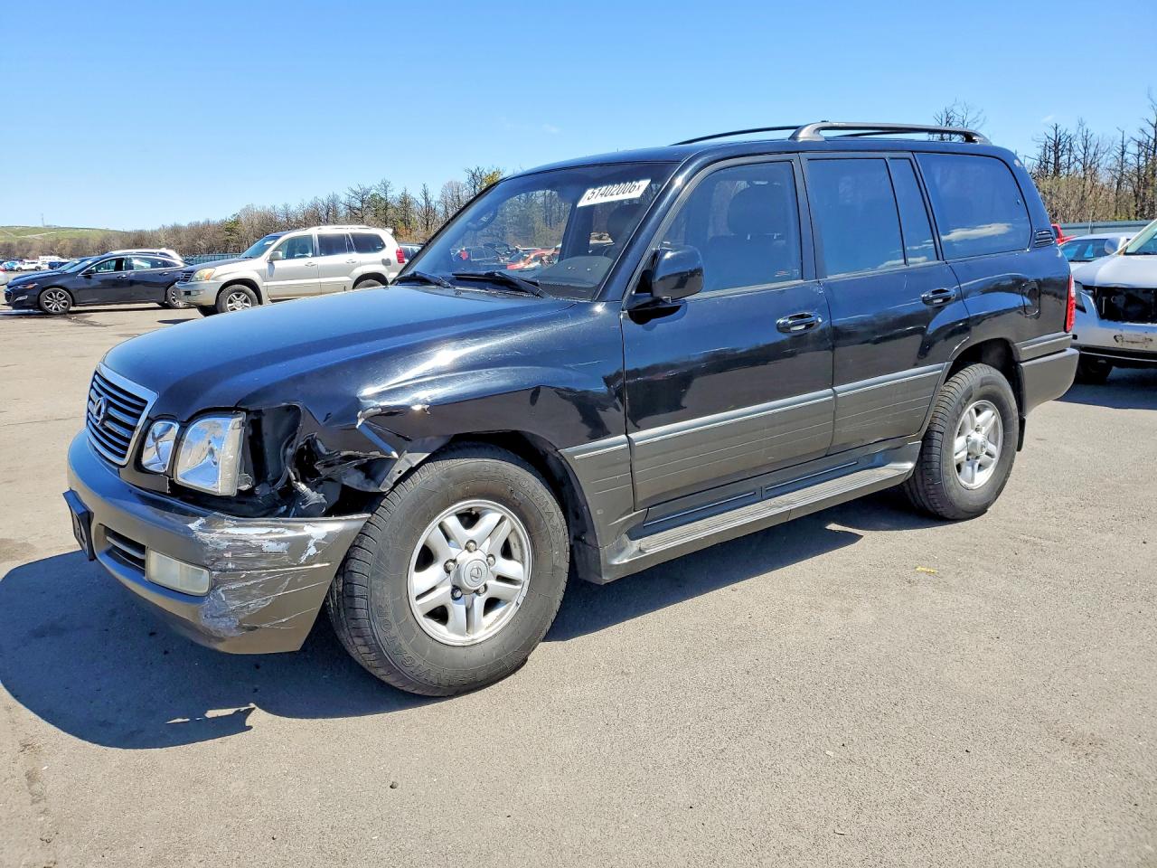 2002 Lexus LX 470, VIN JTJHT00W323519525 — Front end