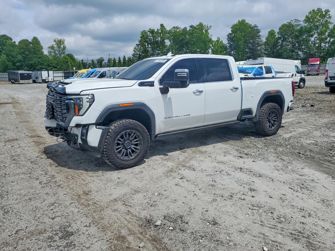 2024 GMC Sierra 2500HD Denali Ultimate, VIN 1GT49XEY9RF116581 — Front end