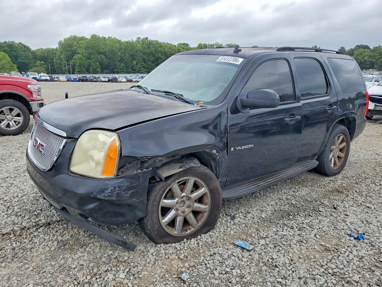 2007 GMC Yukon SLE, VIN 1GKFC13037R164811 — Front end