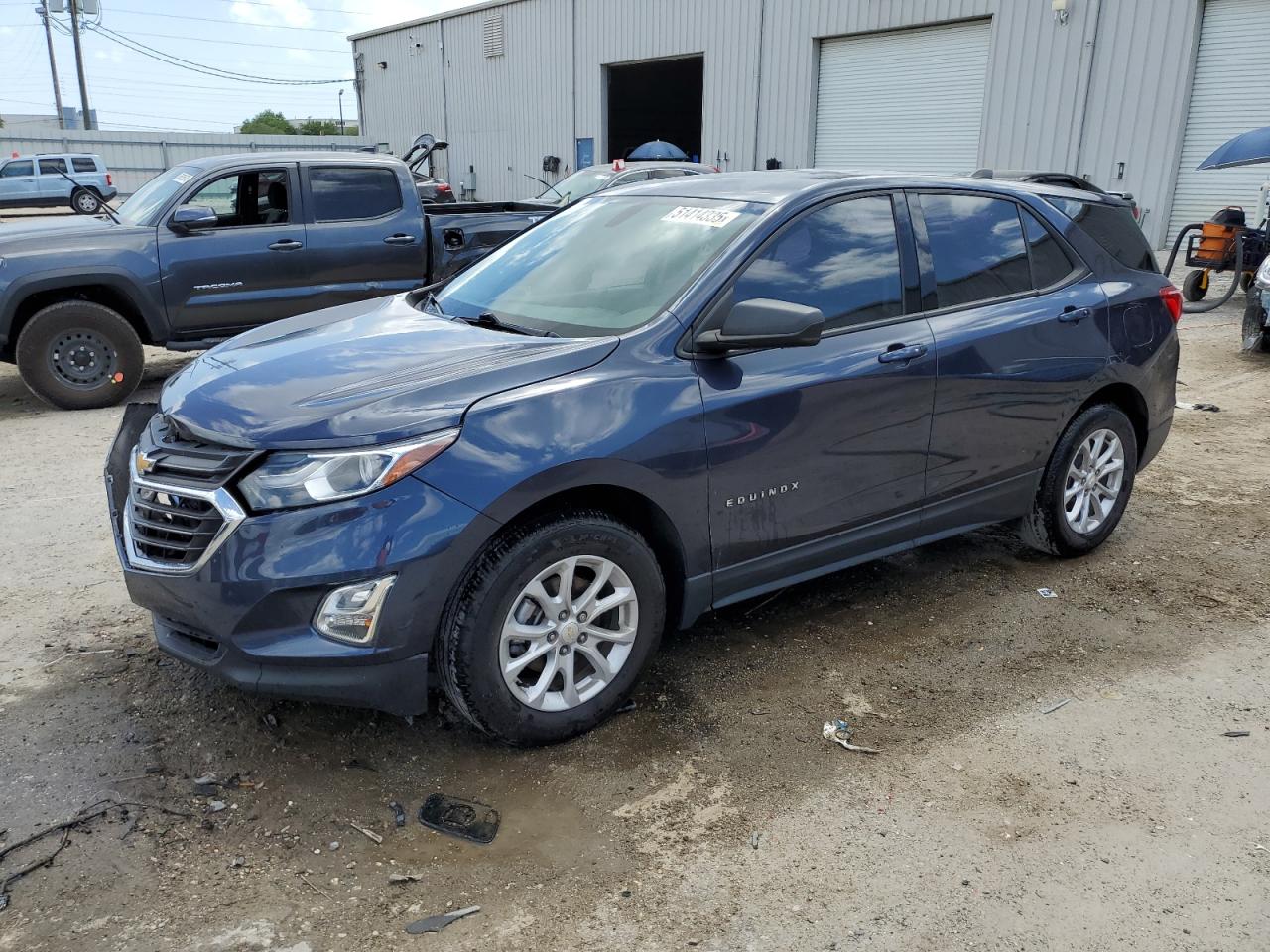 2018 Chevrolet Equinox LS, VIN 3GNAXHEVXJL103683 — Front end
