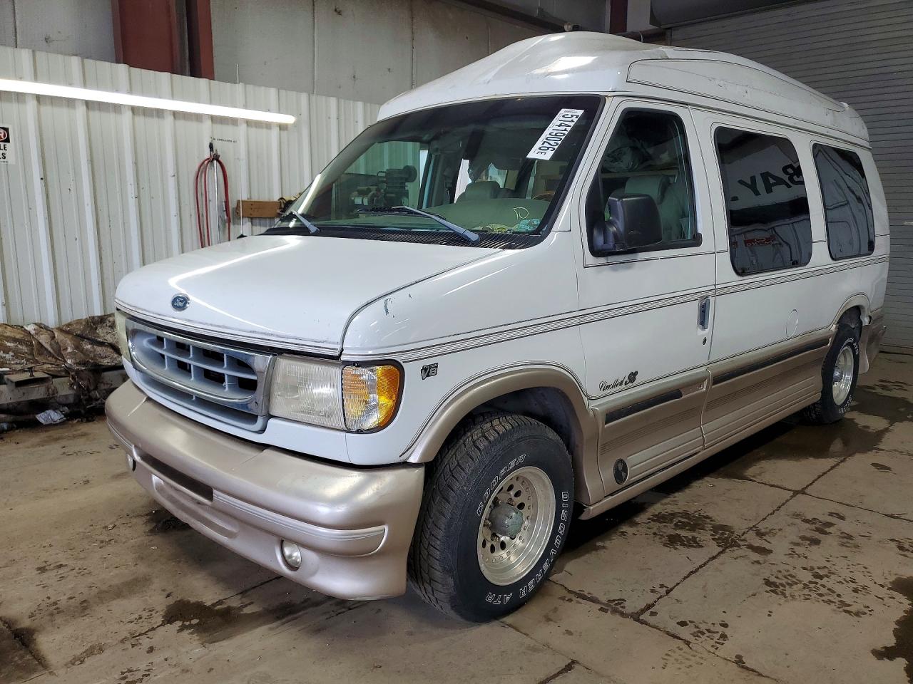 1998 Ford Econoline Cargo Recreational, VIN 1FDRE1469WHA94981 — Vandalism