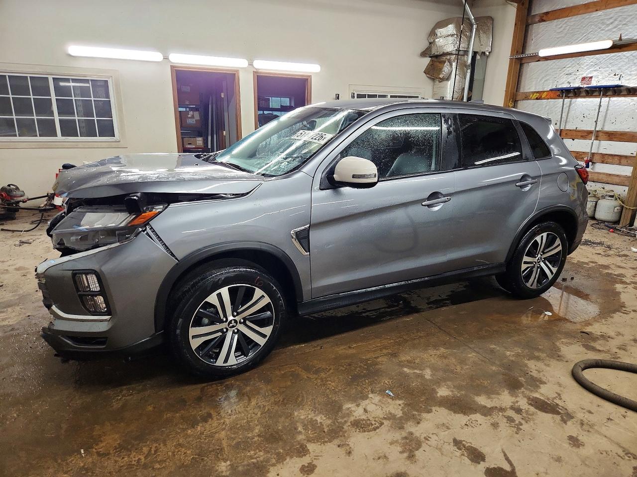 2025 Mitsubishi Outlander S, VIN JA4ARUAU2SU006956 — Front end