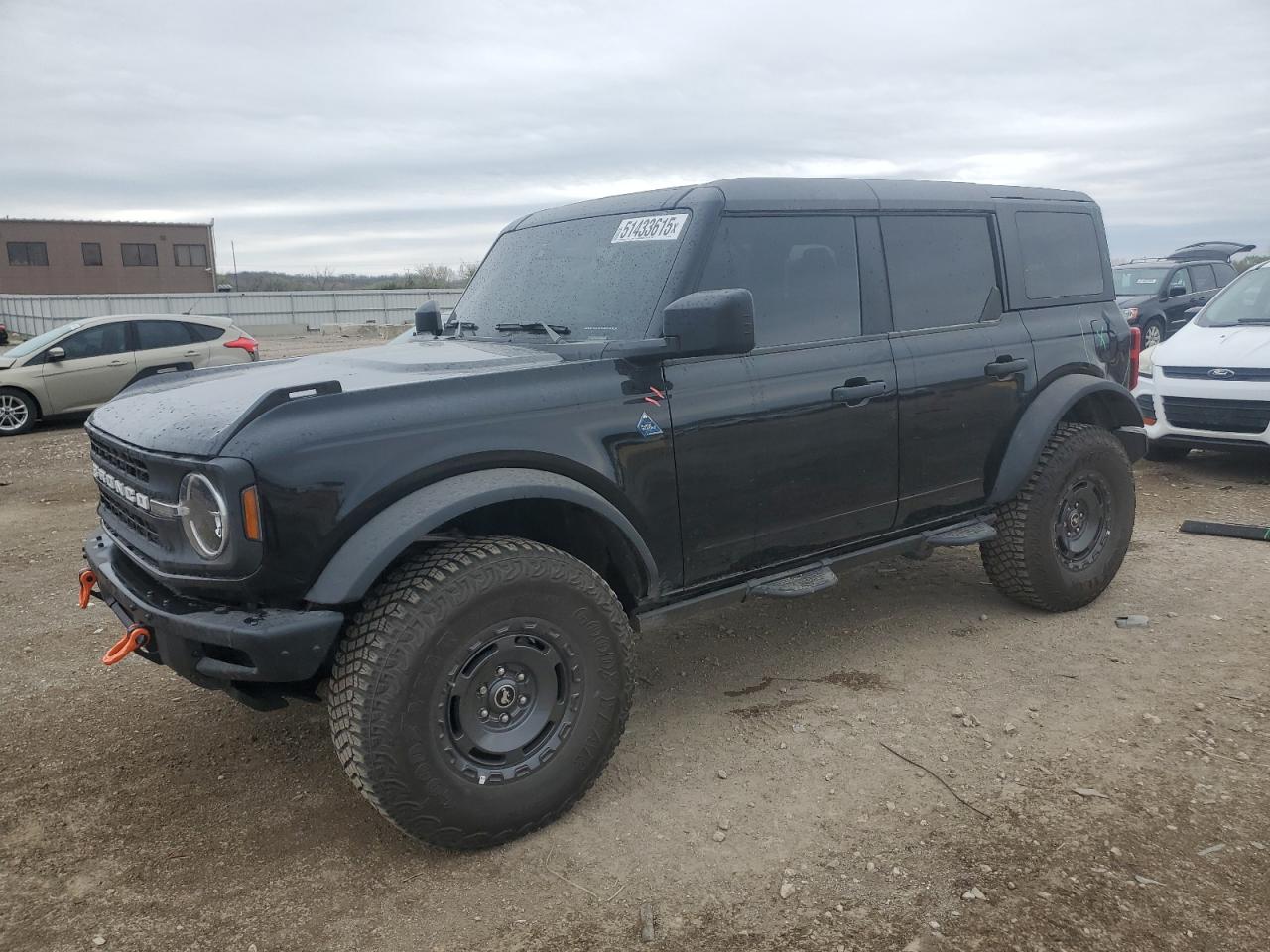 2024 Ford Bronco Black Diamond, VIN 1FMEE1BP2RLA76348 — Side