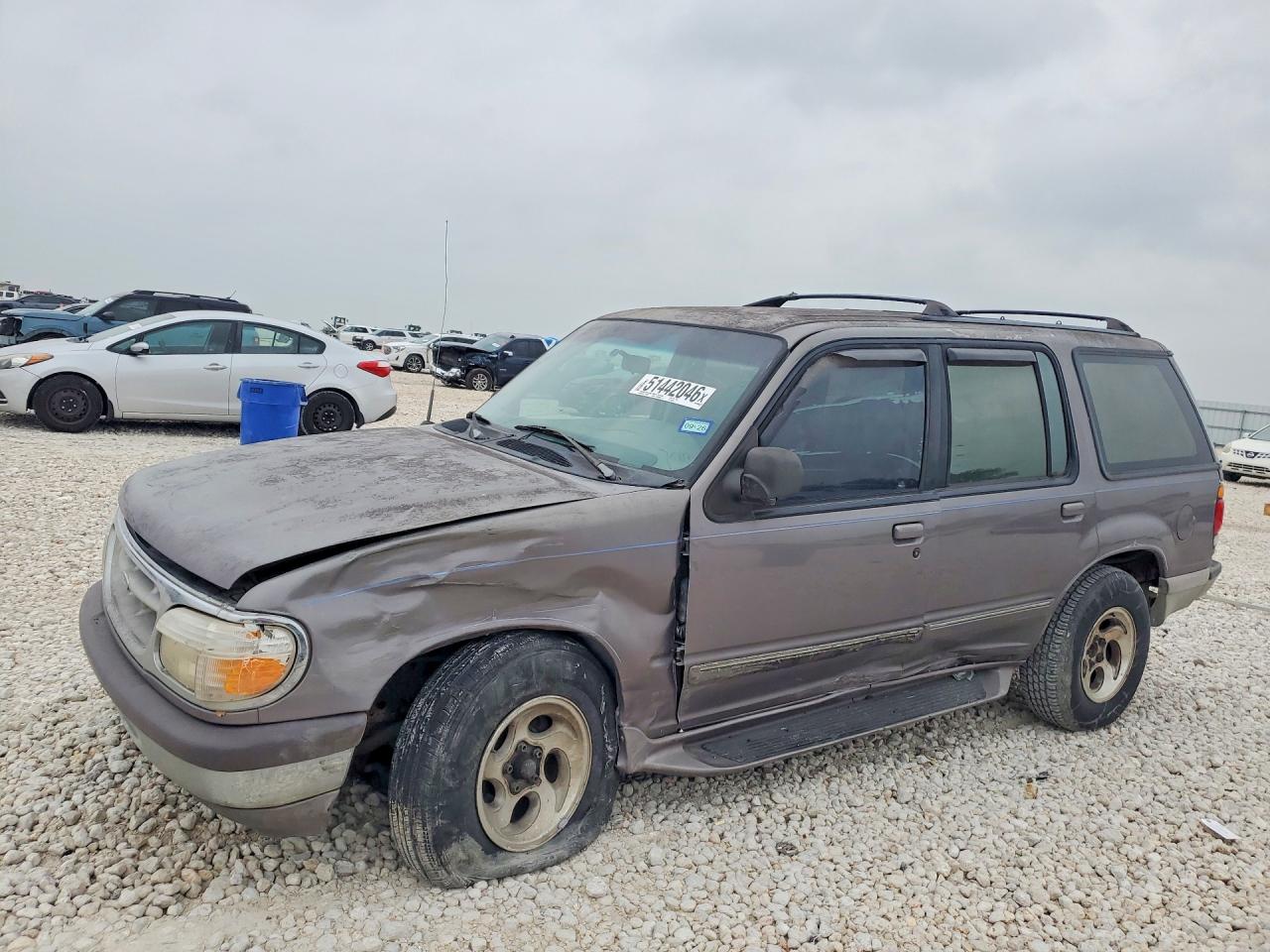 1996 Ford Explorer XL, VIN 1FMDU32X3TZB36619 — Undercarriage