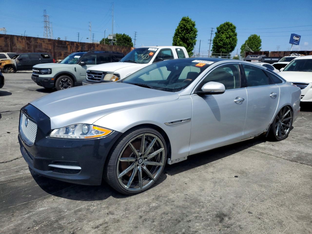 2013 Jaguar XJ Supercharged, VIN SAJWA1GT2DMV54721 — Бок