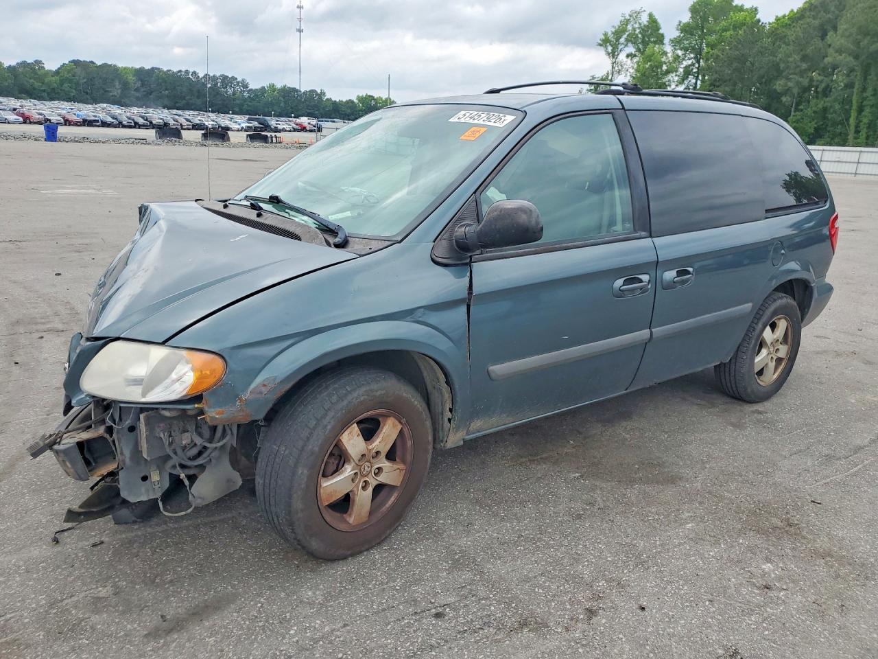2006 Dodge Caravan SXT, VIN 1D4GP45R36B743681 — Front end