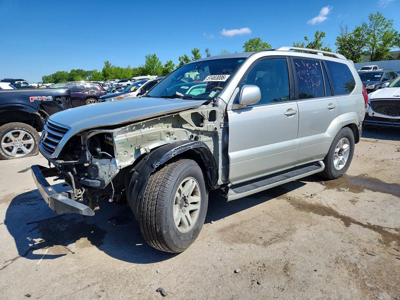 2005 Lexus GX 470, VIN JTJBT20XX50077410 — Перед