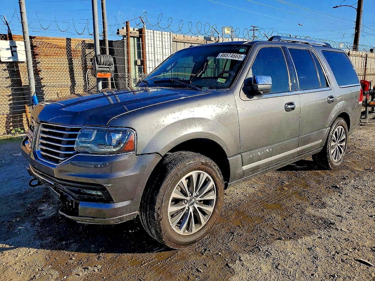 2015 Lincoln Navigator, VIN 5LMJJ2HT8FEJ01738 — Auction photo