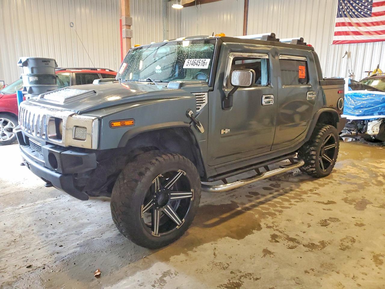 2005 Hummer H2 SUT, VIN 5GRGN22U65H106861 — Side