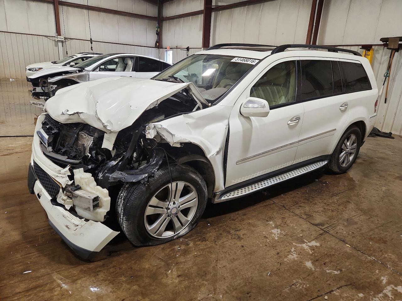2009 Mercedes-Benz GL 450, VIN 4JGBF71E49A461859 — Front end