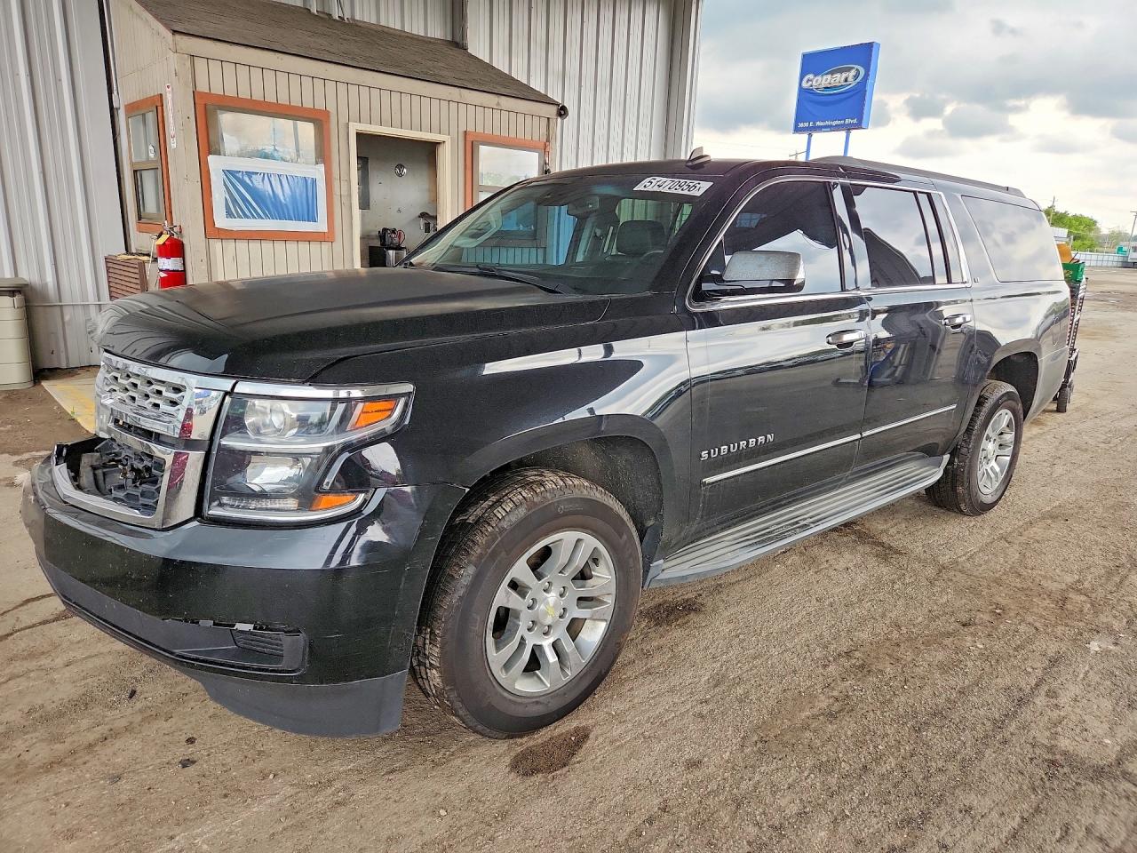 2015 Chevrolet Suburban LT, VIN 1GNSKJKC6FR168415 — Front end