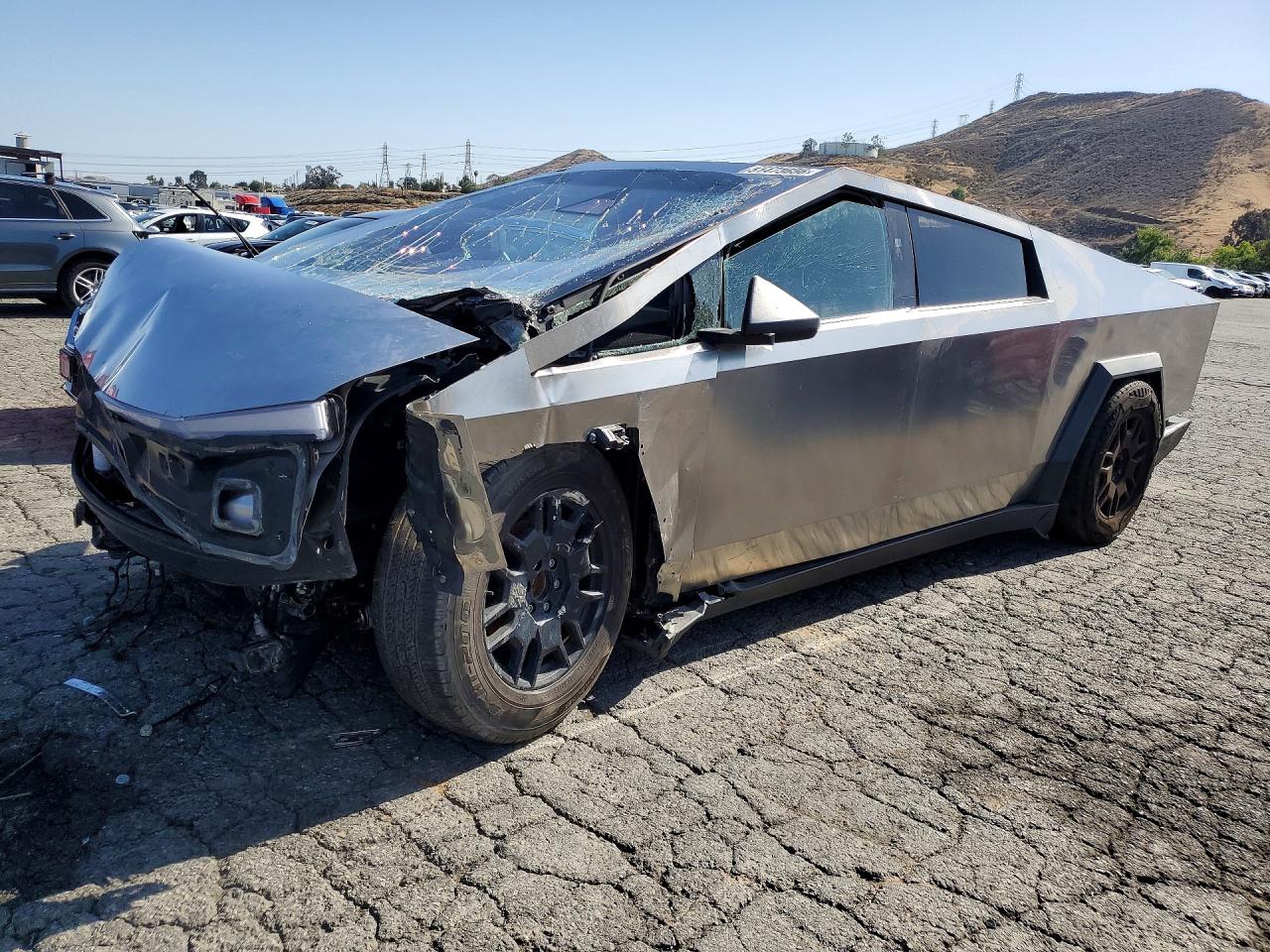 2024 Tesla Cybertruck, VIN 7G2CEHED1RA038421 — Front end