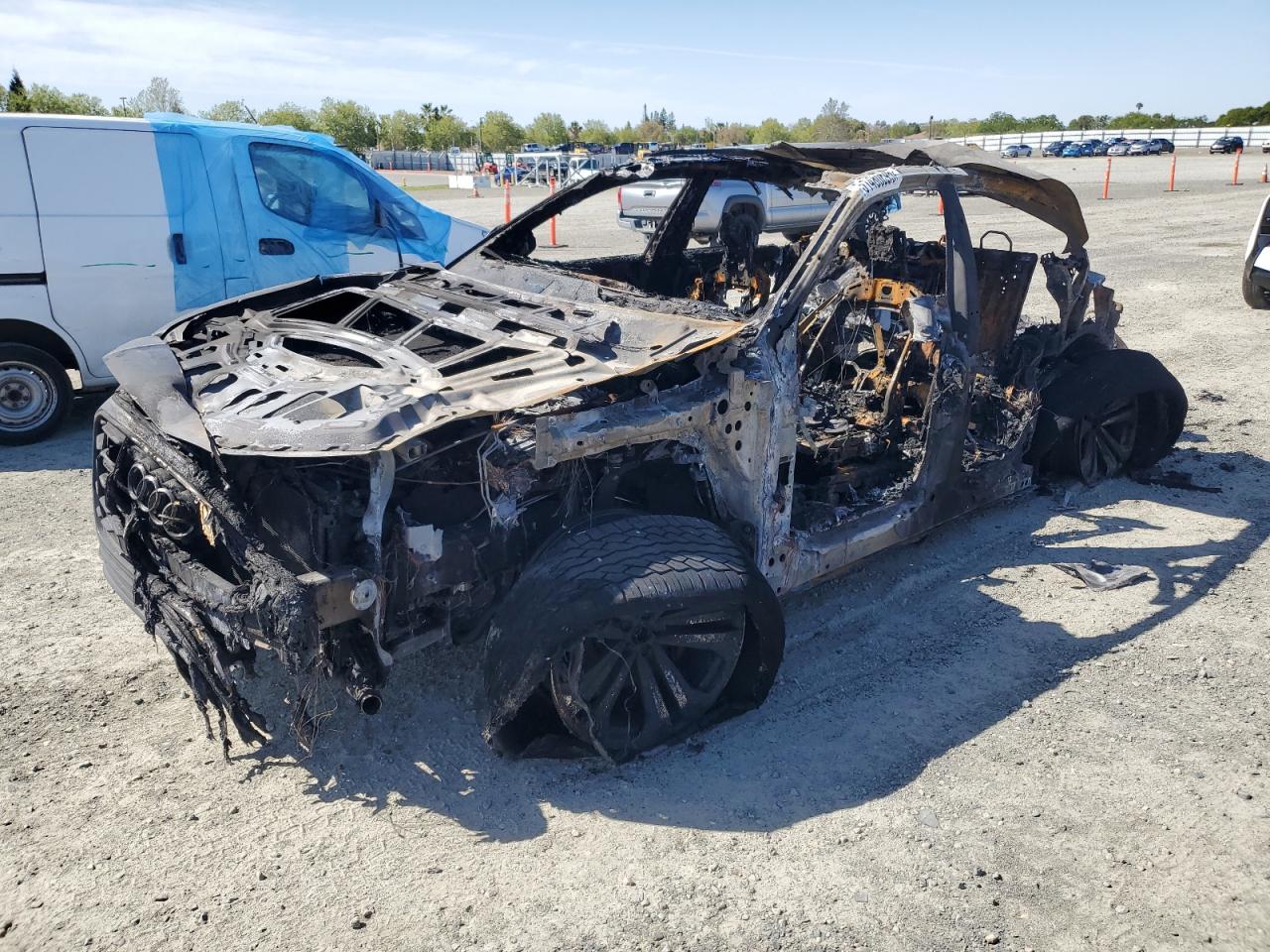 2019 Audi Q8 Prestige, VIN WA1CVAF1XKD014417 — Пожар