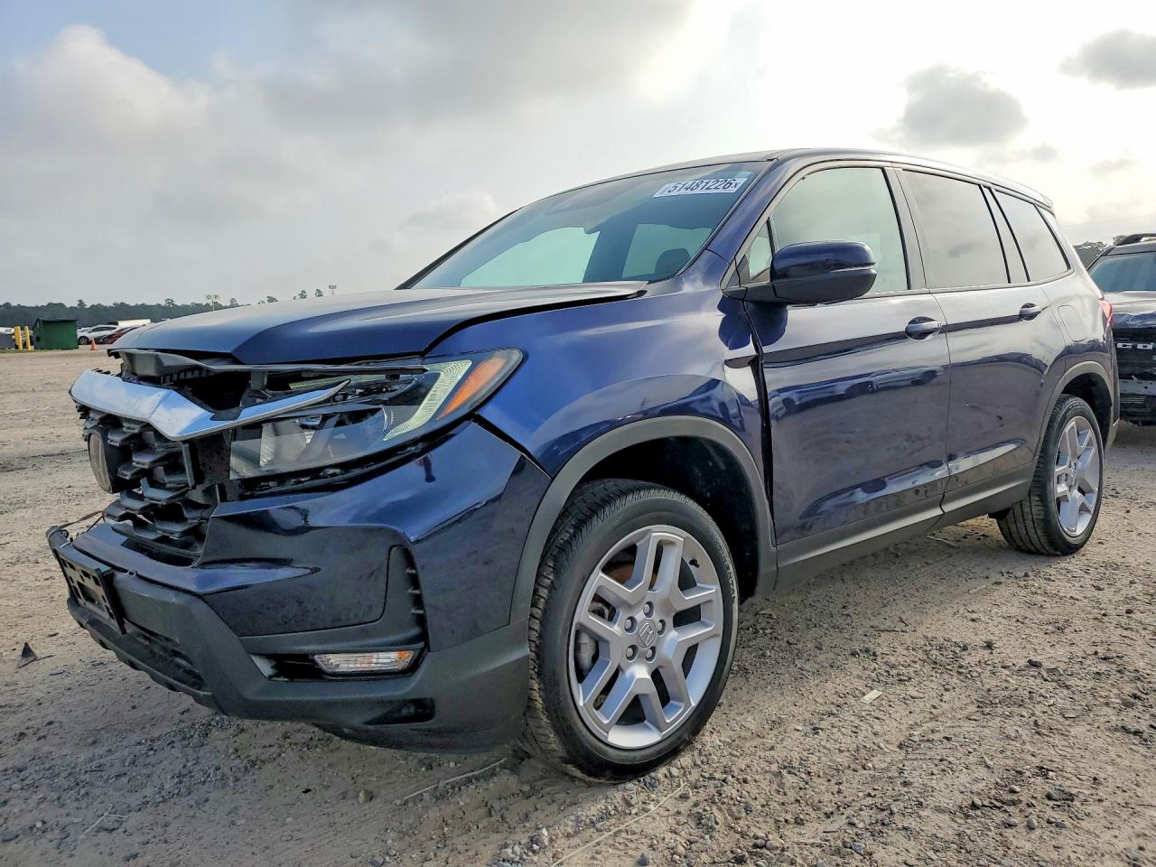 2024 Honda Passport EX-L, VIN 5FNYF8H56RB012703 — Front end