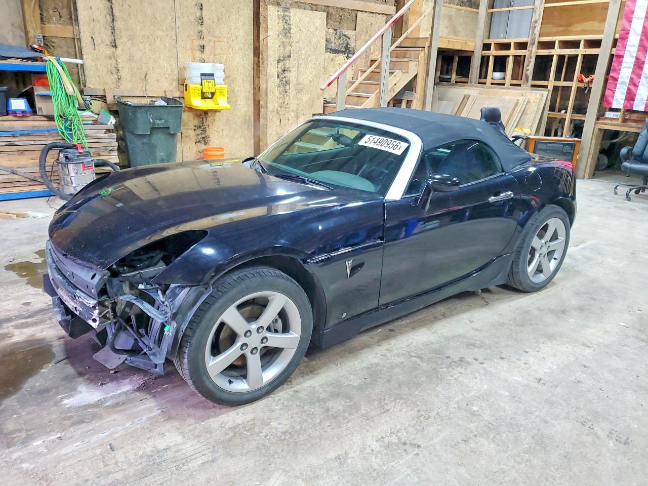 2006 Pontiac Solstice, VIN 1G2MB33B56Y101270 — Front end