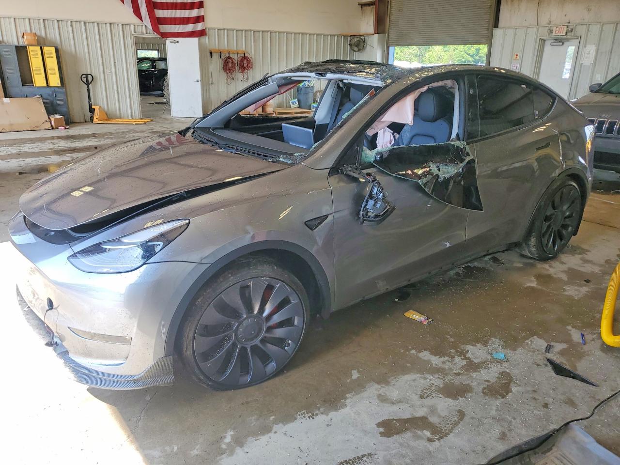 2025 Tesla Model Y Performance, VIN 7SAYGDEF5SA357262 — Roof