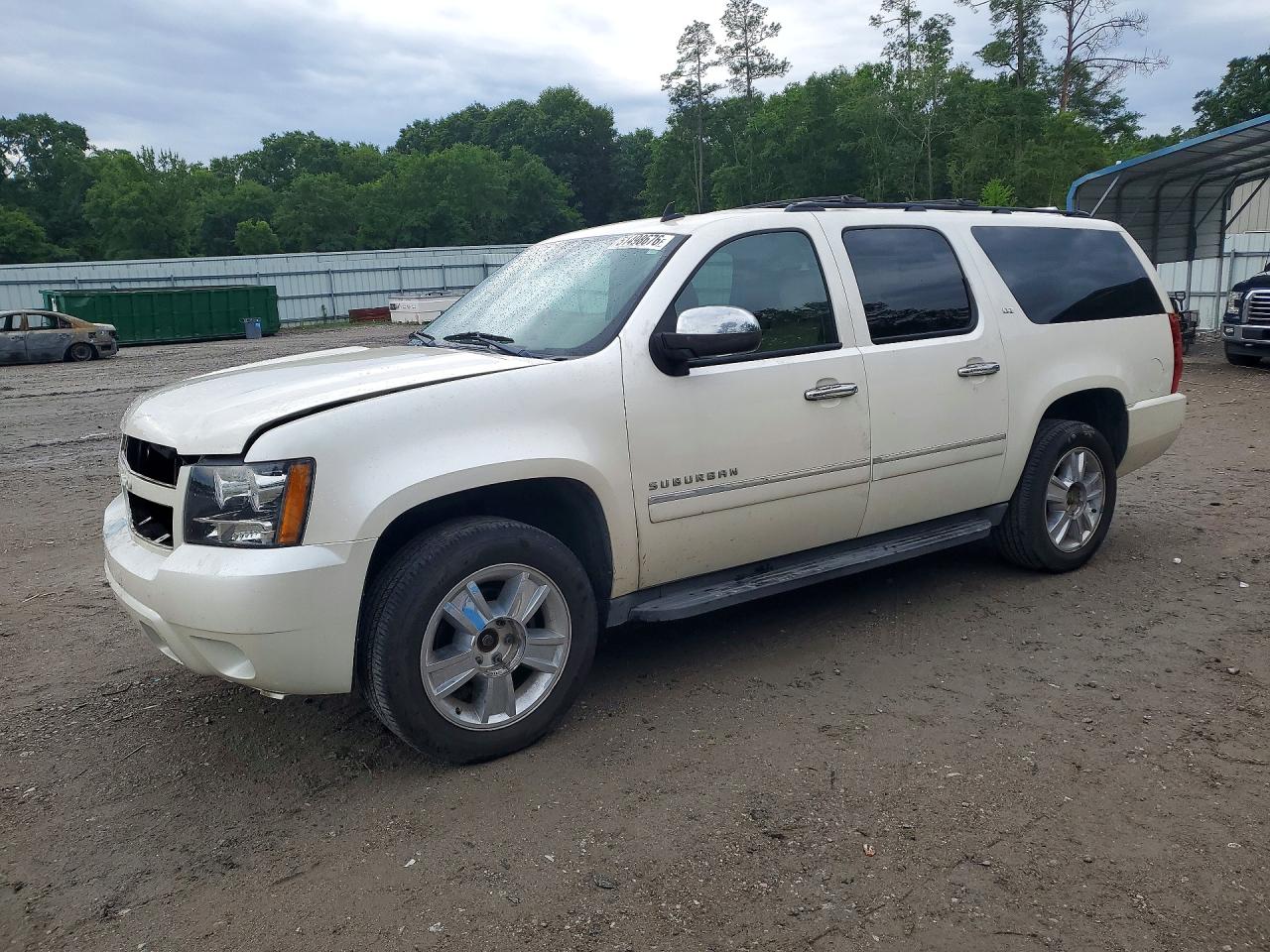 2010 Chevrolet Suburban LTZ, VIN 1GNUKKE3XAR274367 — Перед